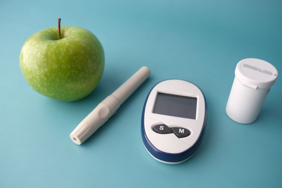 Apple Cider Vinegar Before Meals: Blood Sugar Impact Explained - The Biohacking